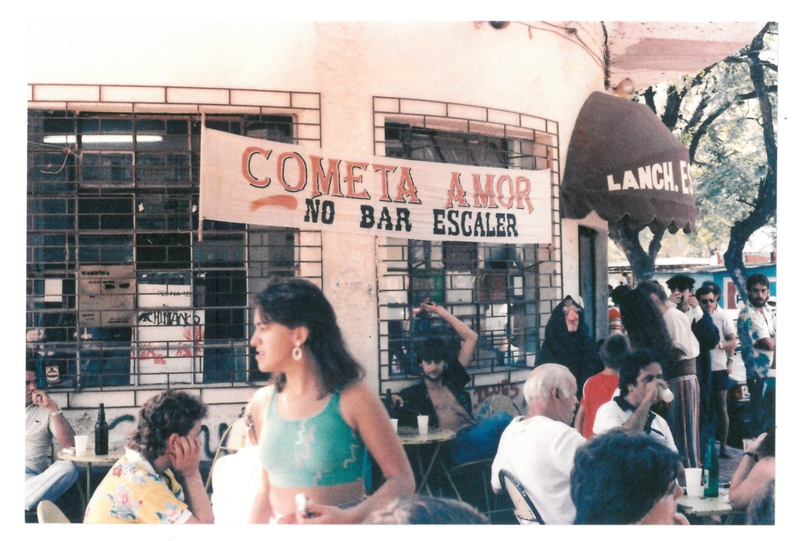 Um bar para os apreciadores de sinuca, em ponto icônico de Porto