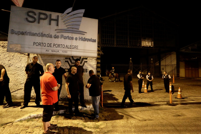 Pelo menos 20 seguranças privados montavam guarda | Tânia Meinerz/JÁ