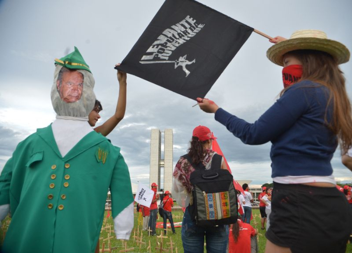 Brasília - Movimentos sociais fazem manifestação em frente ao Congresso Nacional, lembrando os 50 anos do golpe militar que deu início à ditadura no Brasil, em 1964 (Fabio Rodrigues Pozzebom/Agência Brasil)