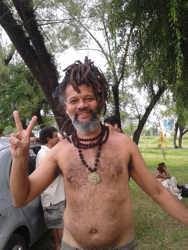 Mario, o gaurdião do fogo da Aldeia da Paz