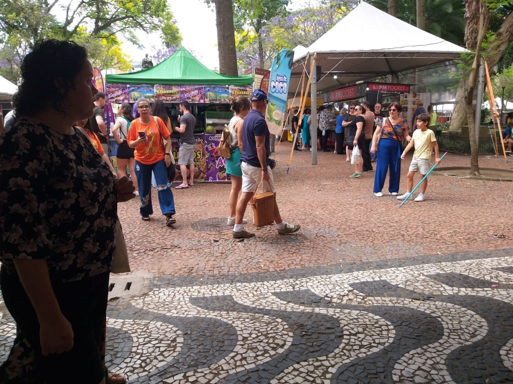 A FEIRA QUE SAIU DA ENCHENTE